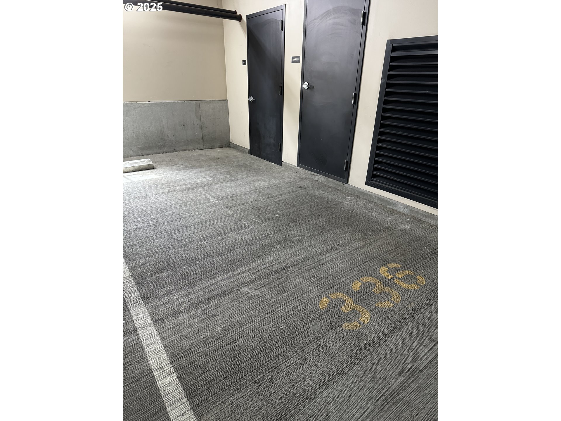 333 Northwest 9th Avenue, Unit 411 Portland, OR 97209 - Photo 27 of 32 a view of an empty room