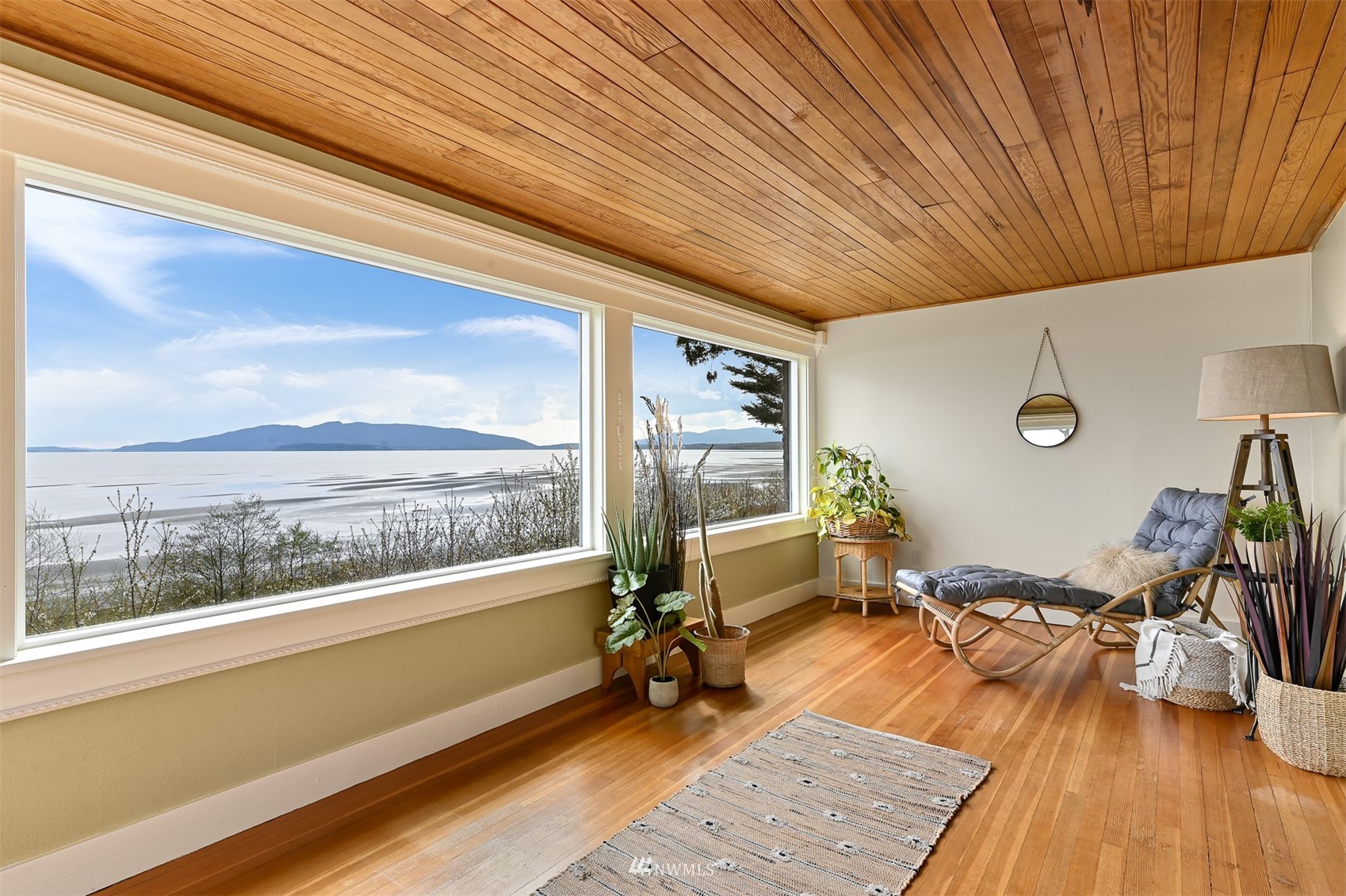 3796 Bancroft Road Bellingham, WA 98225 - Photo 7 of 38 a view of a room with gym equipment