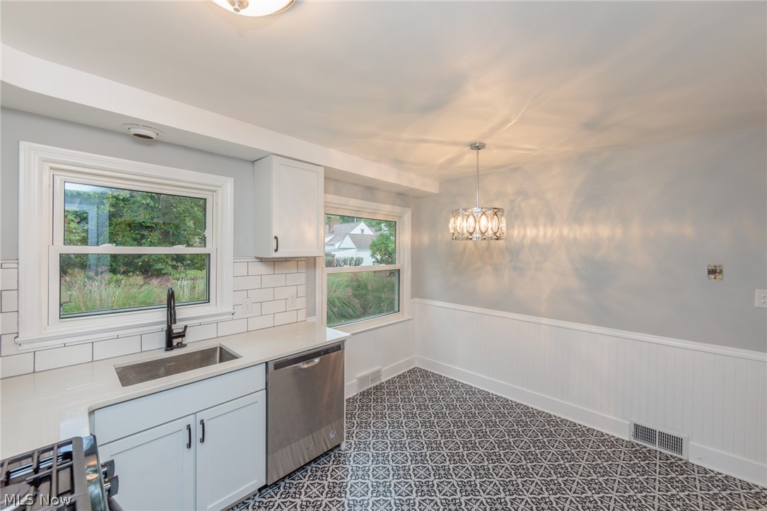 4571 East Berwald Road Cleveland, OH 44121 - Photo 9 of 28 Gallery Image 9