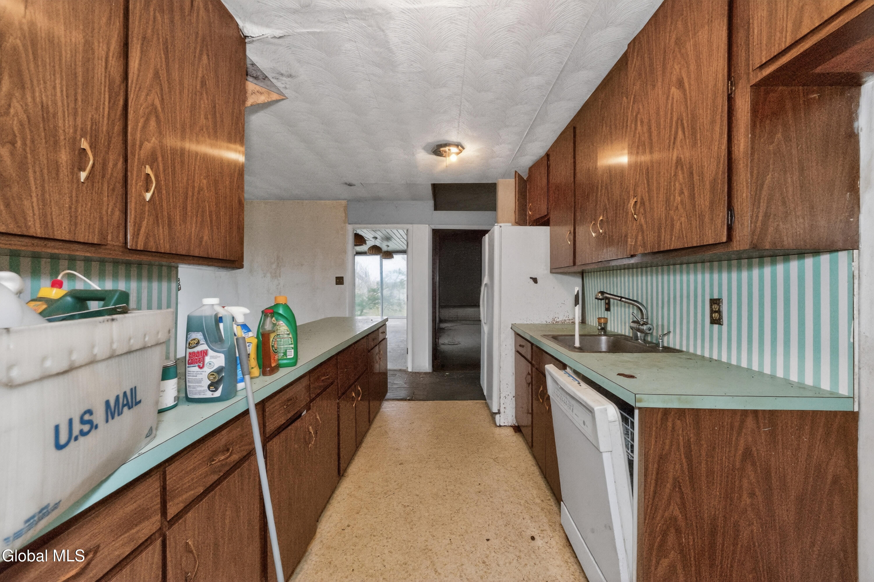 20 Alsid Court Brunswick, NY 12180 - Photo 14 of 58 3 Kitchen 1