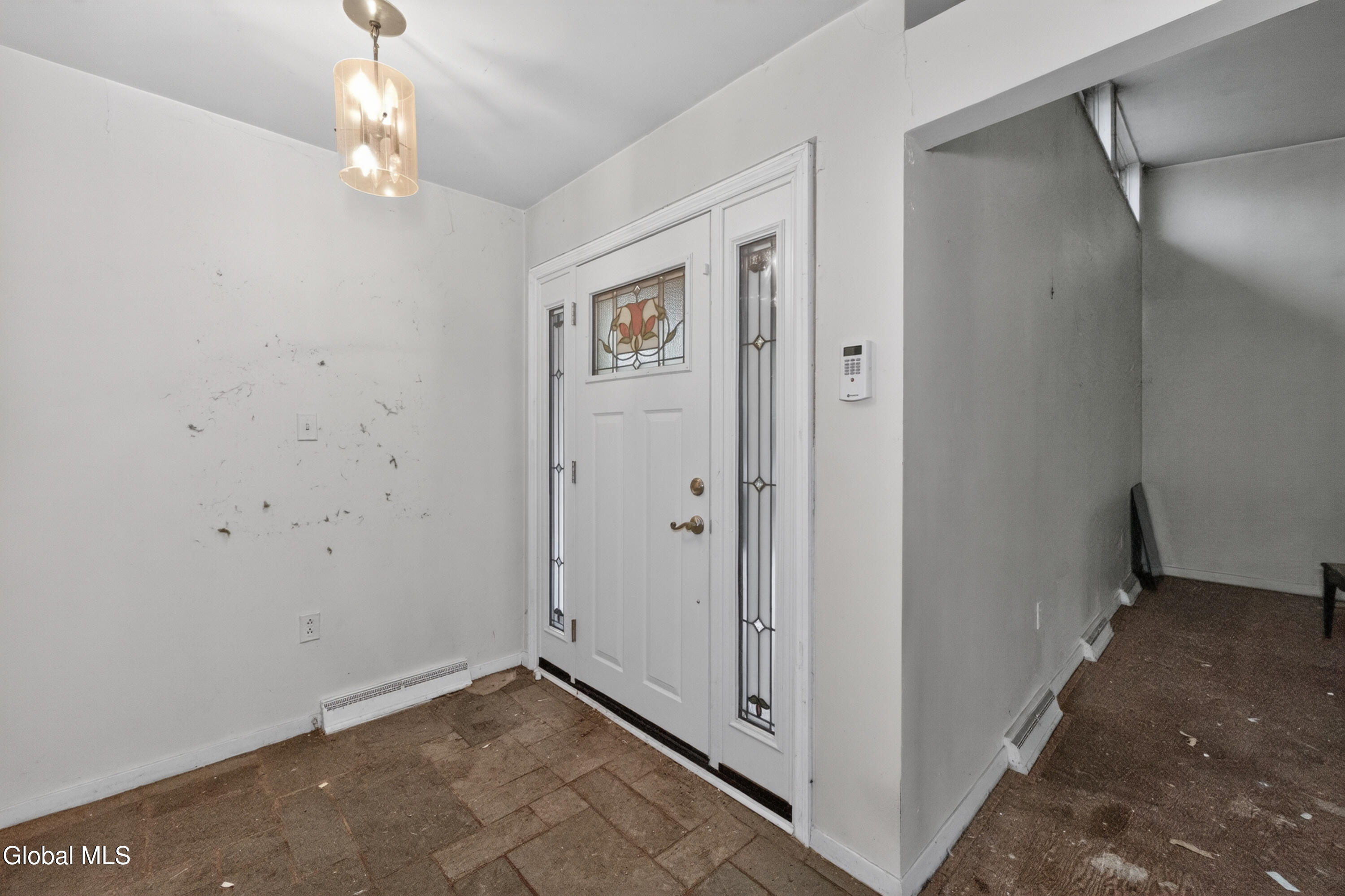 20 Alsid Court Brunswick, NY 12180 - Photo 7 of 58 1 Entryway 1