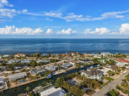 $1,735,000 | 608 Gladstone Lane, Holmes Beach, FL 34217