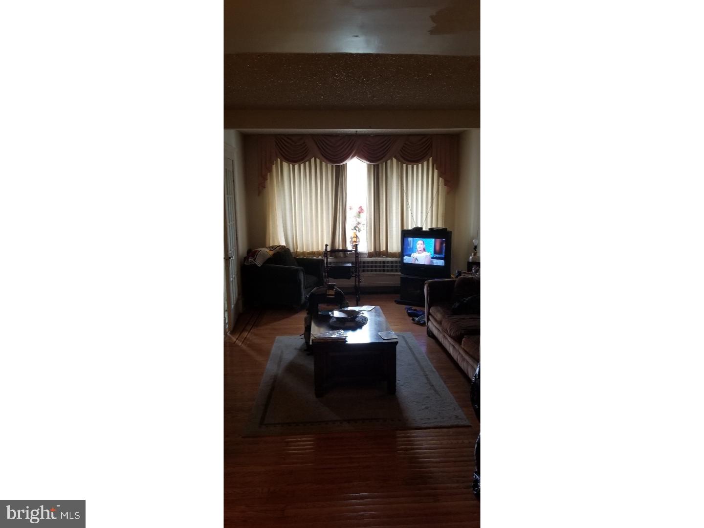 7419 Sommers Road Philadelphia, PA 19138 - Photo 3 of 8 Living Room