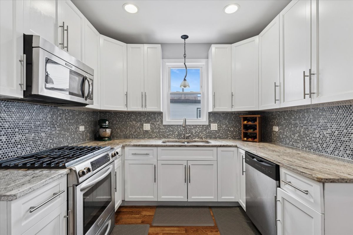 5646 North Menard Avenue Chicago, IL 60646 - Photo 7 of 21
