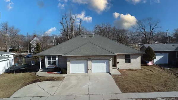 $219,900 | 411 South Crescent Street, Gilman, IL 60938