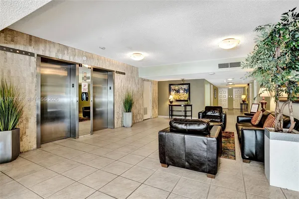$2,200 | 805 Cypress Boulevard, Unit 512, Pompano Beach, FL 33069