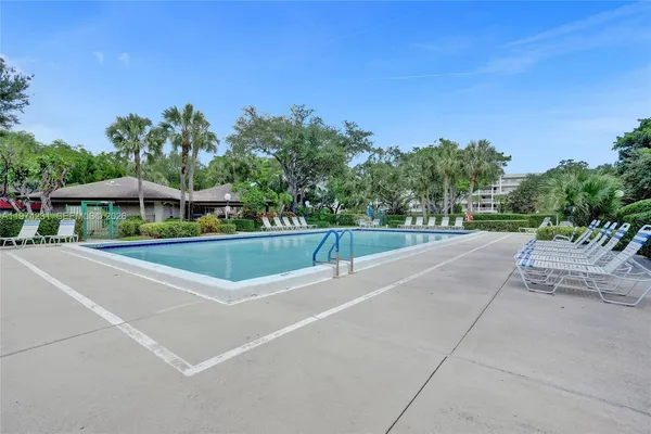 $2,200 | 805 Cypress Boulevard, Unit 512, Pompano Beach, FL 33069