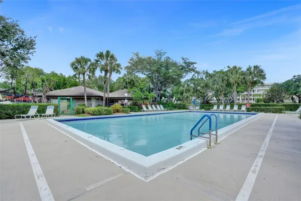 $2,200 | 805 Cypress Boulevard, Unit 512, Pompano Beach, FL 33069