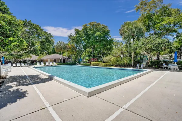 $2,200 | 805 Cypress Boulevard, Unit 512, Pompano Beach, FL 33069