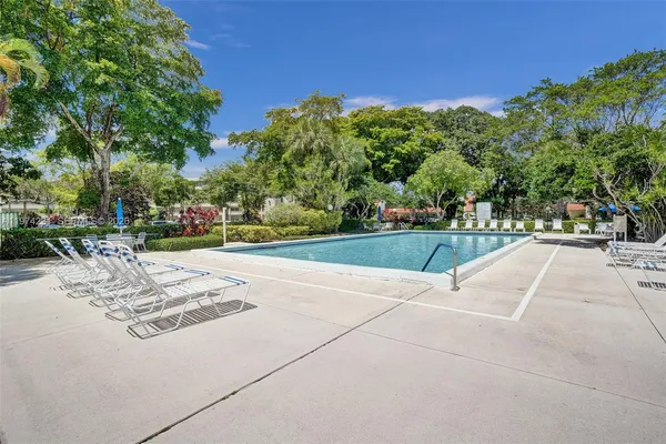 $2,200 | 805 Cypress Boulevard, Unit 512, Pompano Beach, FL 33069