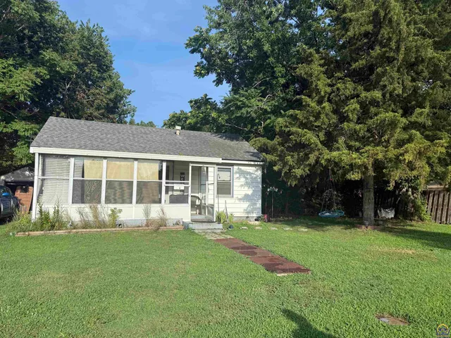 $74,900 | 1424 Northwest Van Buren Street, Topeka, KS 66608
