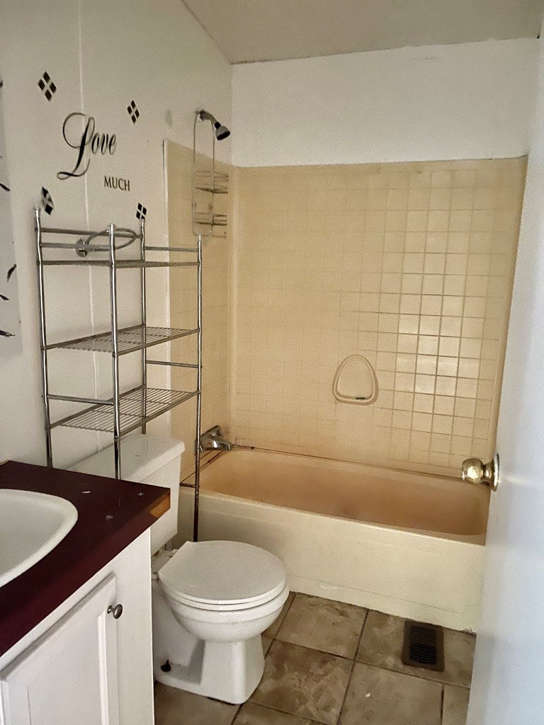 1604 Barker Road Ray City, GA 31645 - Photo 4 of 31 Gallery Image 4