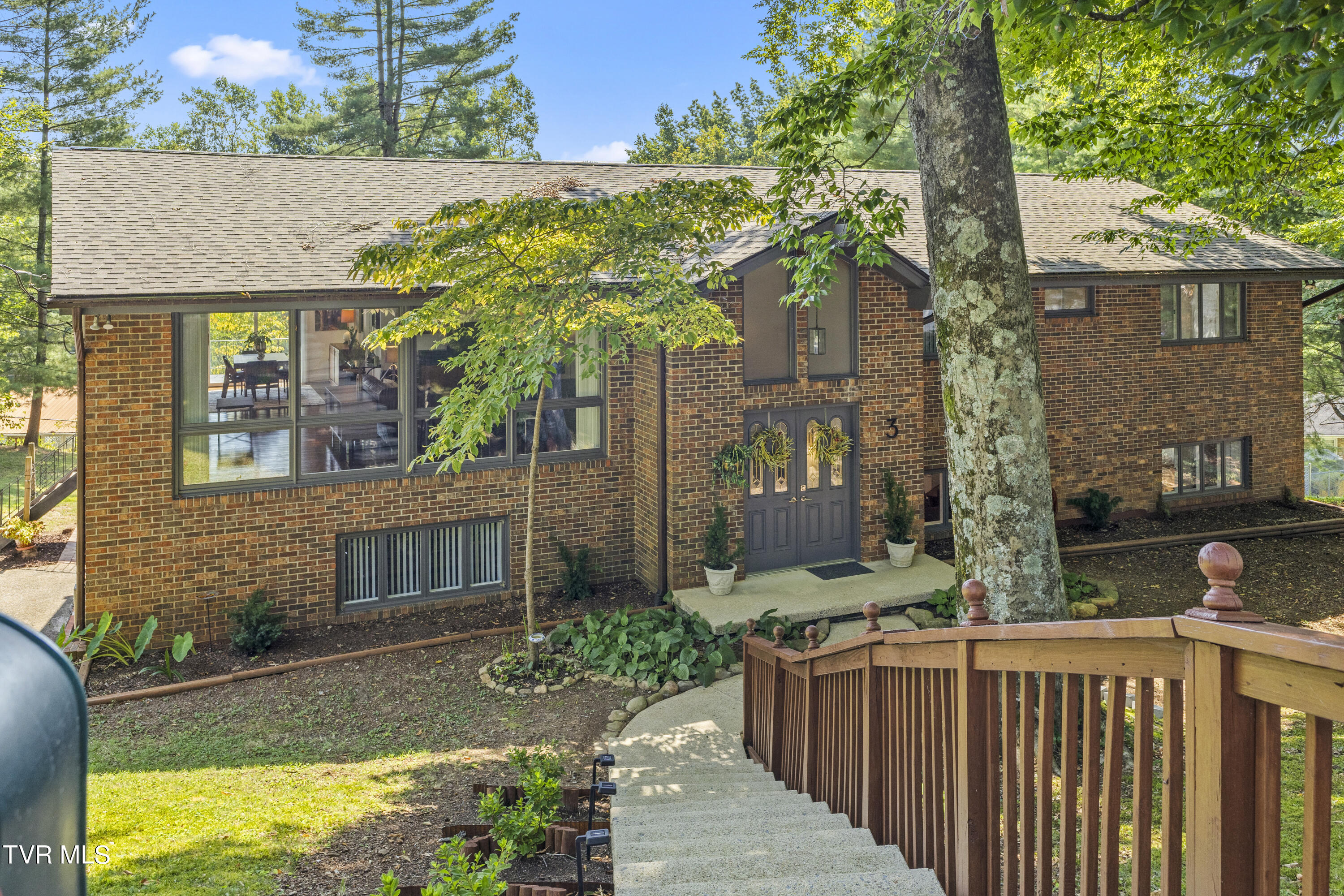 3 Beechwood Circle Johnson City, TN 37604 - Photo 2 of 66 Front of home