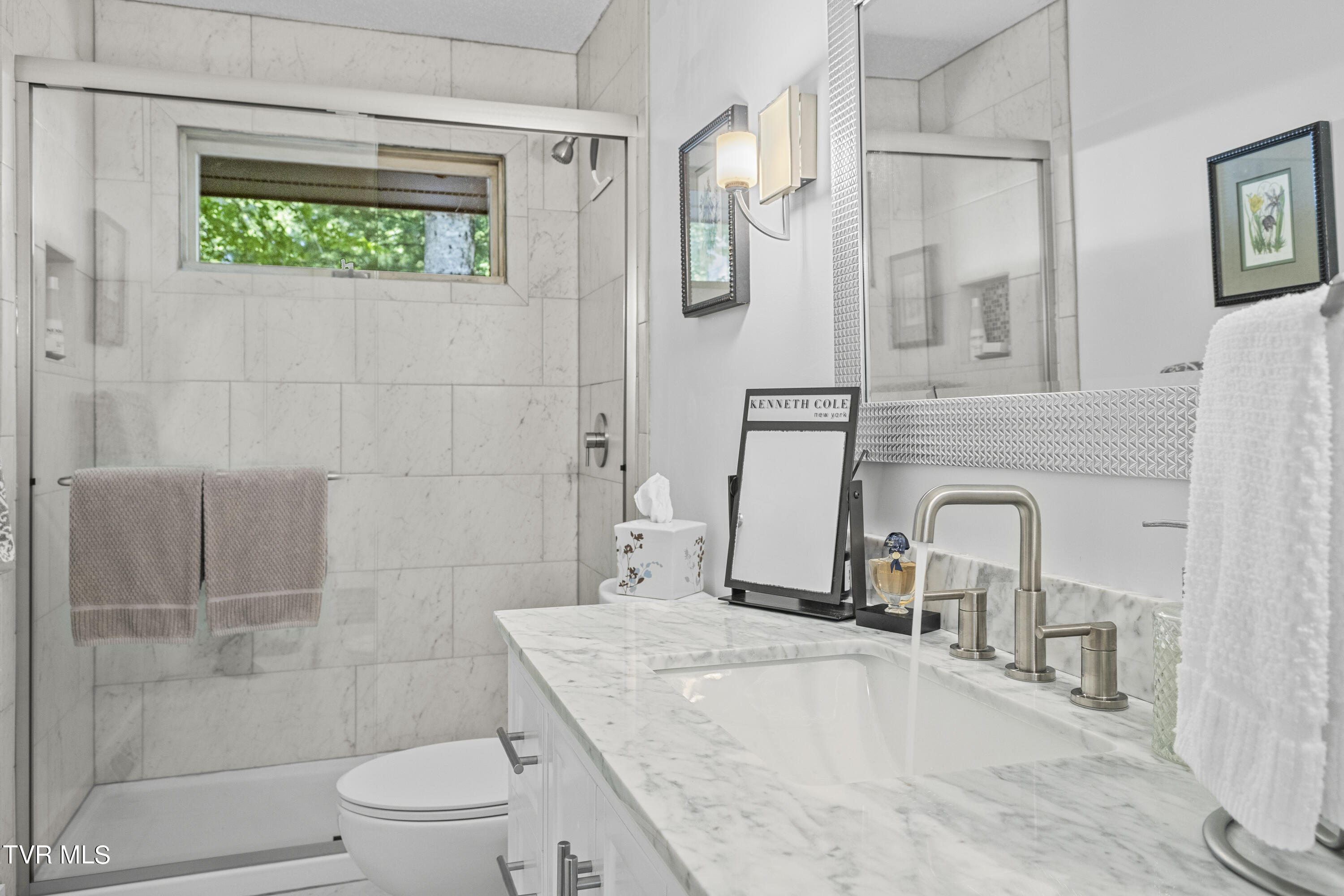 3 Beechwood Circle Johnson City, TN 37604 - Photo 33 of 66 Hallway bathroom