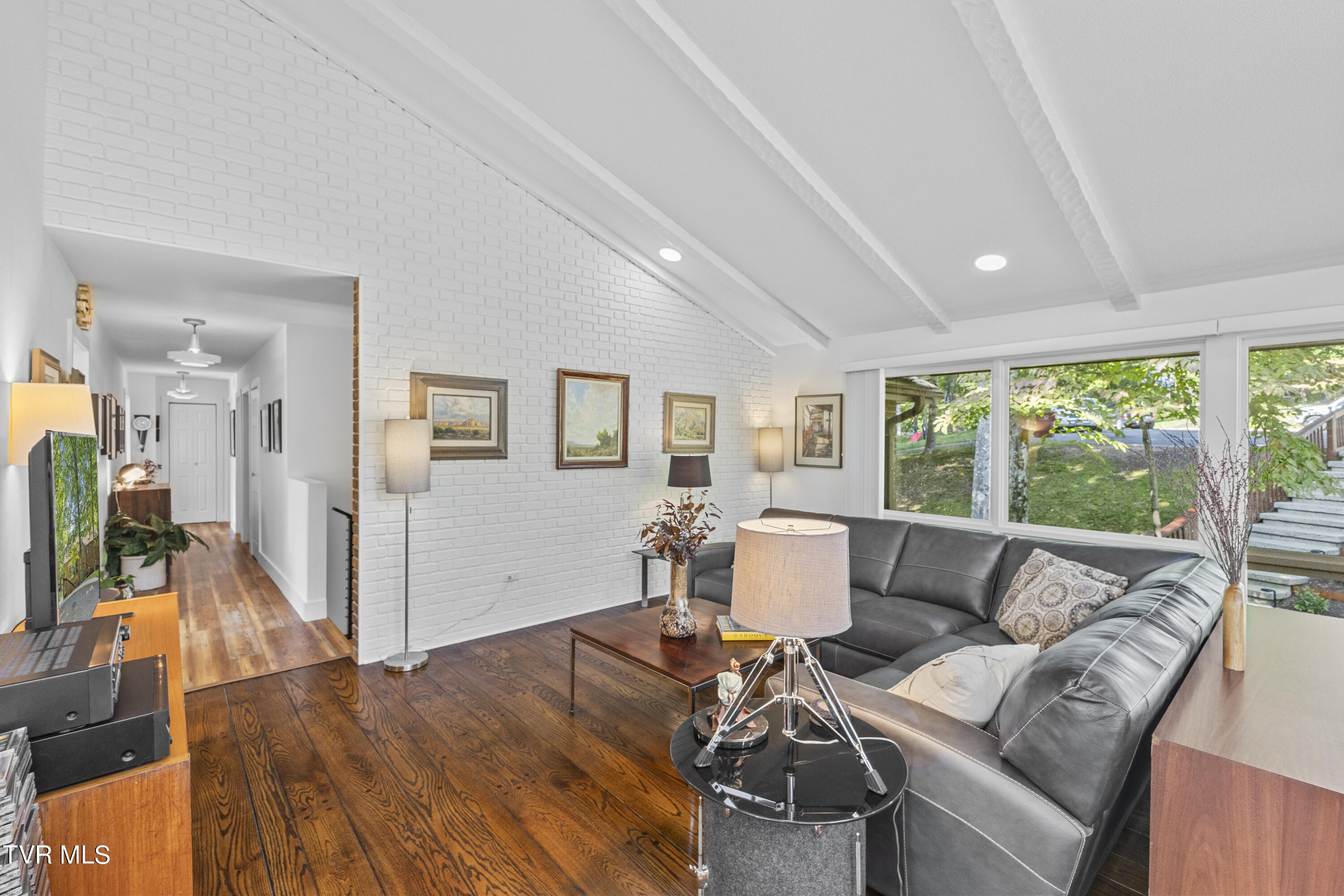 3 Beechwood Circle Johnson City, TN 37604 - Photo 6 of 66 Brick accent walls throughout