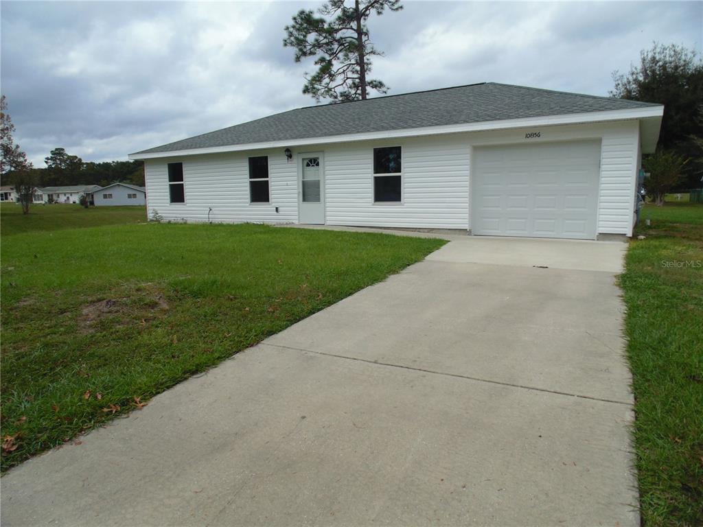 10856 Southwest 79th Avenue Ocala, FL 34476 - Photo 2 of 33 a front view of house with yard