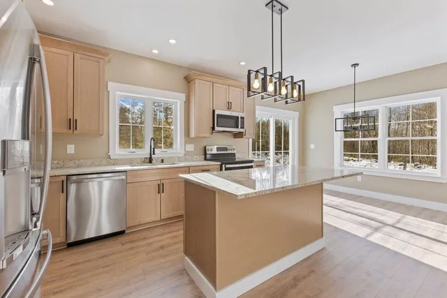 $589,000 | 1044 Ossipee Trail West, Standish, ME 04085