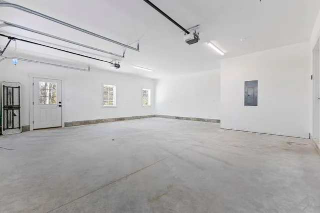 $589,000 | 1044 Ossipee Trail West, Standish, ME 04085