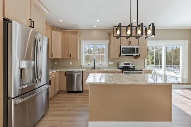 $589,000 | 1044 Ossipee Trail West, Standish, ME 04085