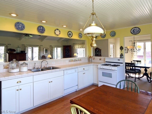 972 Winchell Road Aurora, OH 44202 - Photo 15 of 23 Kitchen- opposite wall has HUGE picture window for plenty of natural light and the VIEW!