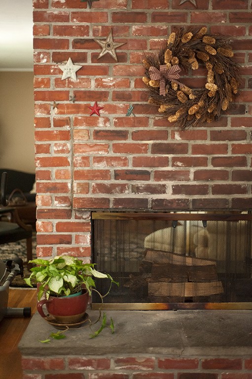 31 Chapman Road Boxford, MA 01921 - Photo 12 of 27 a room with a stove and a potted plant