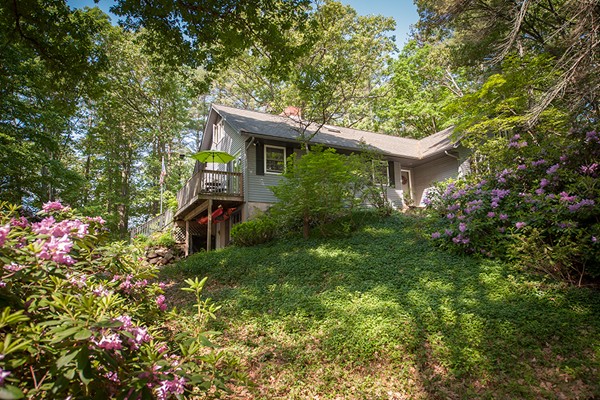 31 Chapman Road Boxford, MA 01921 - Photo 4 of 27 a front view of a house with garden