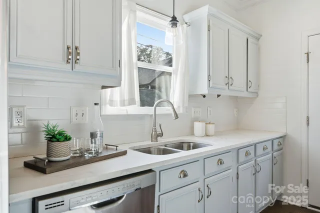 $899,000 | 618 Olmsted Park Place, Charlotte, NC 28203