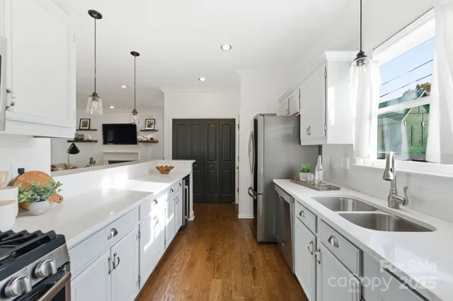 $899,000 | 618 Olmsted Park Place, Charlotte, NC 28203