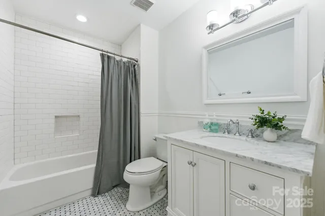 $899,000 | 618 Olmsted Park Place, Charlotte, NC 28203