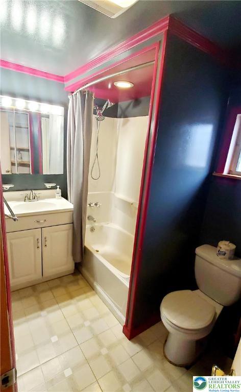 703 Canning Street Bethlehem, PA 18015 - Photo 8 of 14 Main Bath