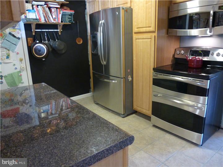 11 Vulcan Road Levittown, PA 19057 - Photo 8 of 25 Kitchen