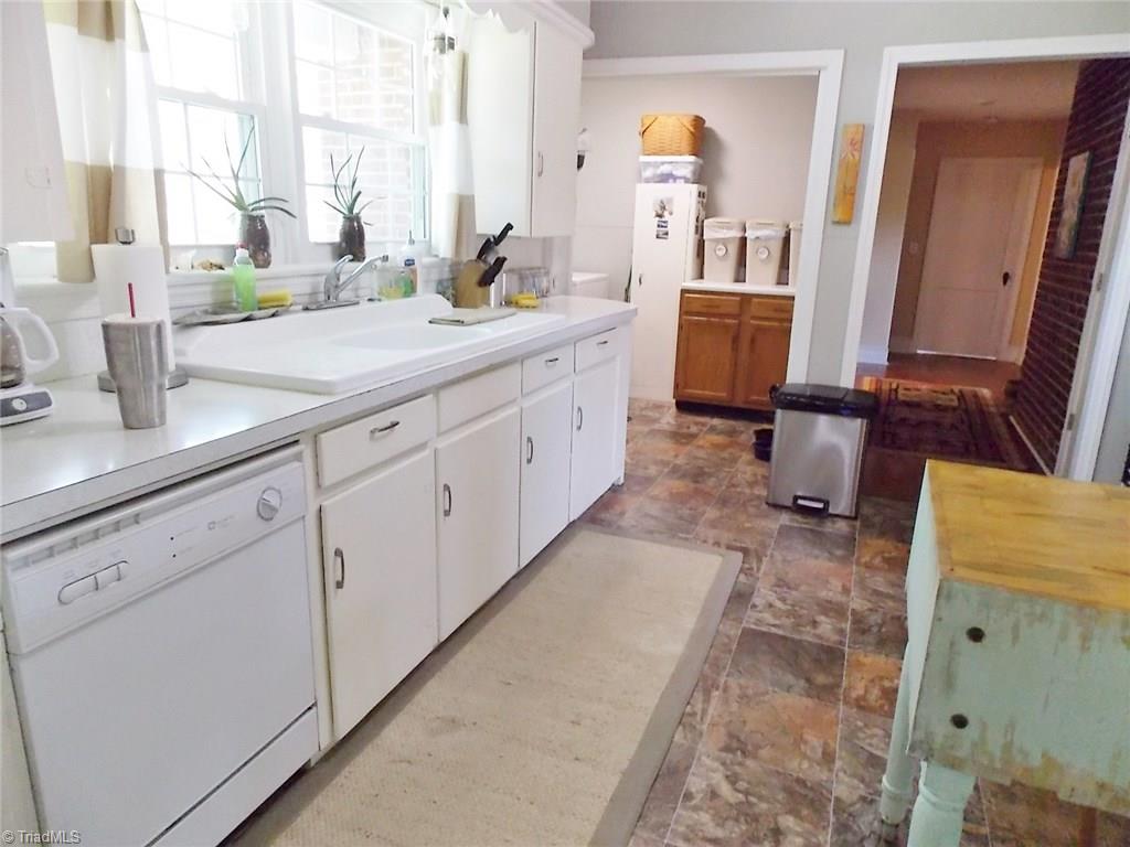 632 South Franklin Road Mount Airy, NC 27030 - Photo 5 of 20 Kitchen All Appliances stay