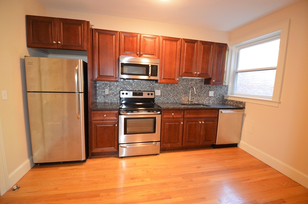 35 St Paul Street, Unit 6 Brookline, MA 02446 - Photo 2 of 11