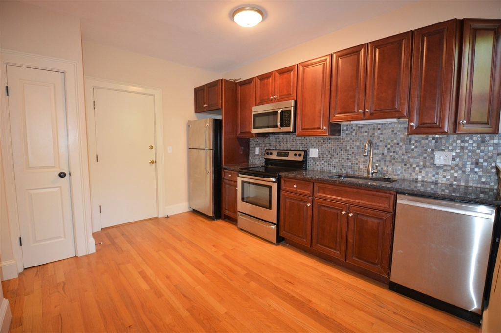 35 St Paul Street, Unit 6 Brookline, MA 02446 - Photo 3 of 11