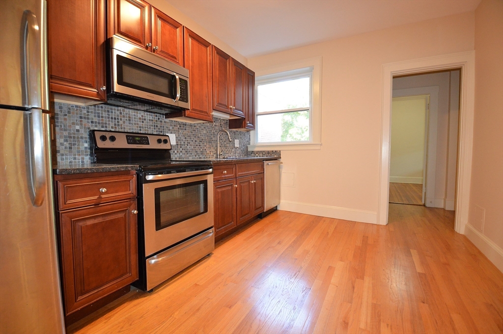 35 St Paul Street, Unit 6 Brookline, MA 02446 - Photo 4 of 11