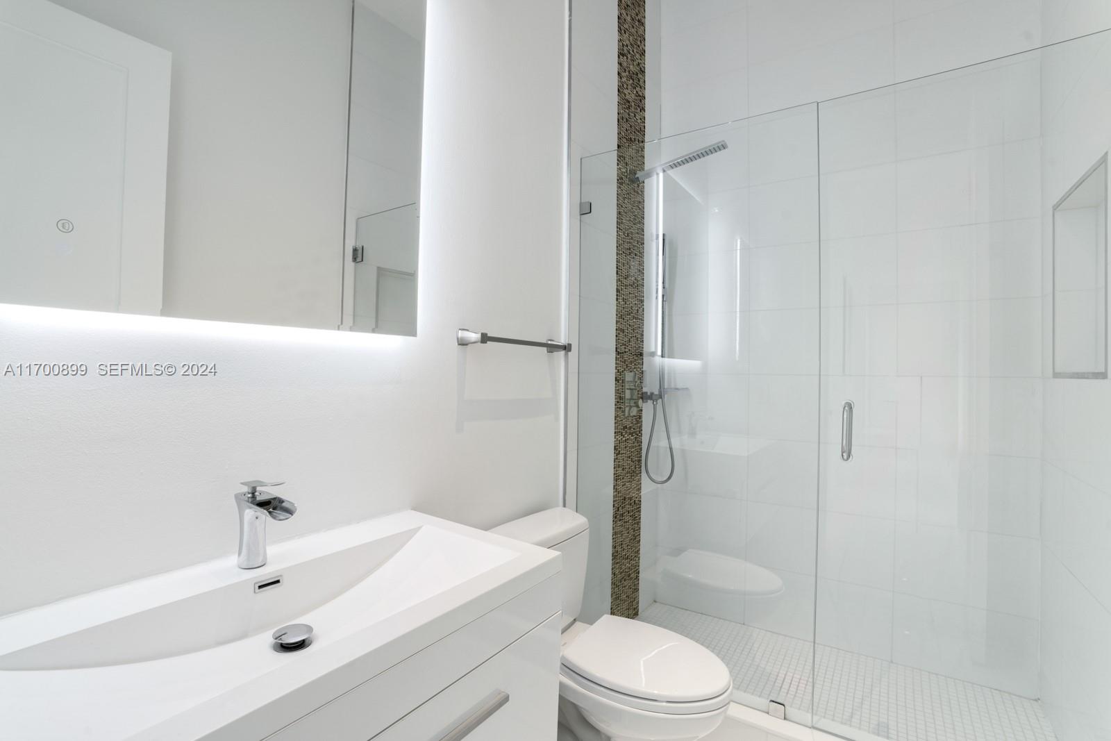 2040 Northeast 121st Road North Miami, FL 33181 - Photo 35 of 43