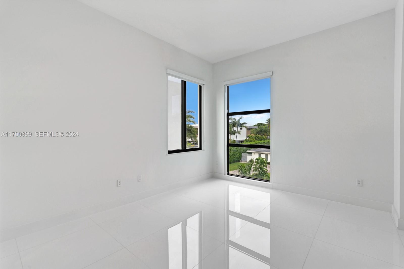 2040 Northeast 121st Road North Miami, FL 33181 - Photo 37 of 43