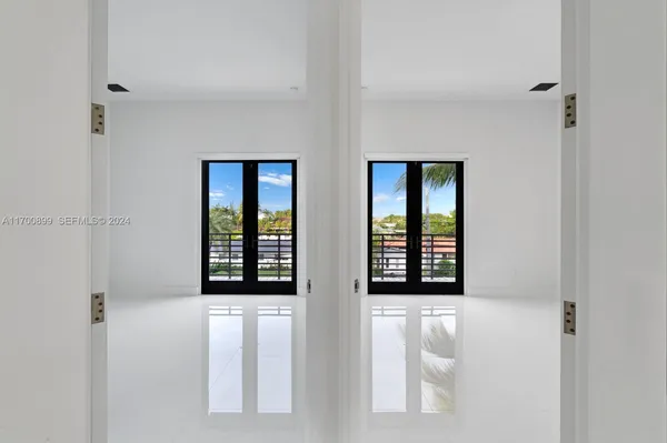 a view of an empty room with windows and closet