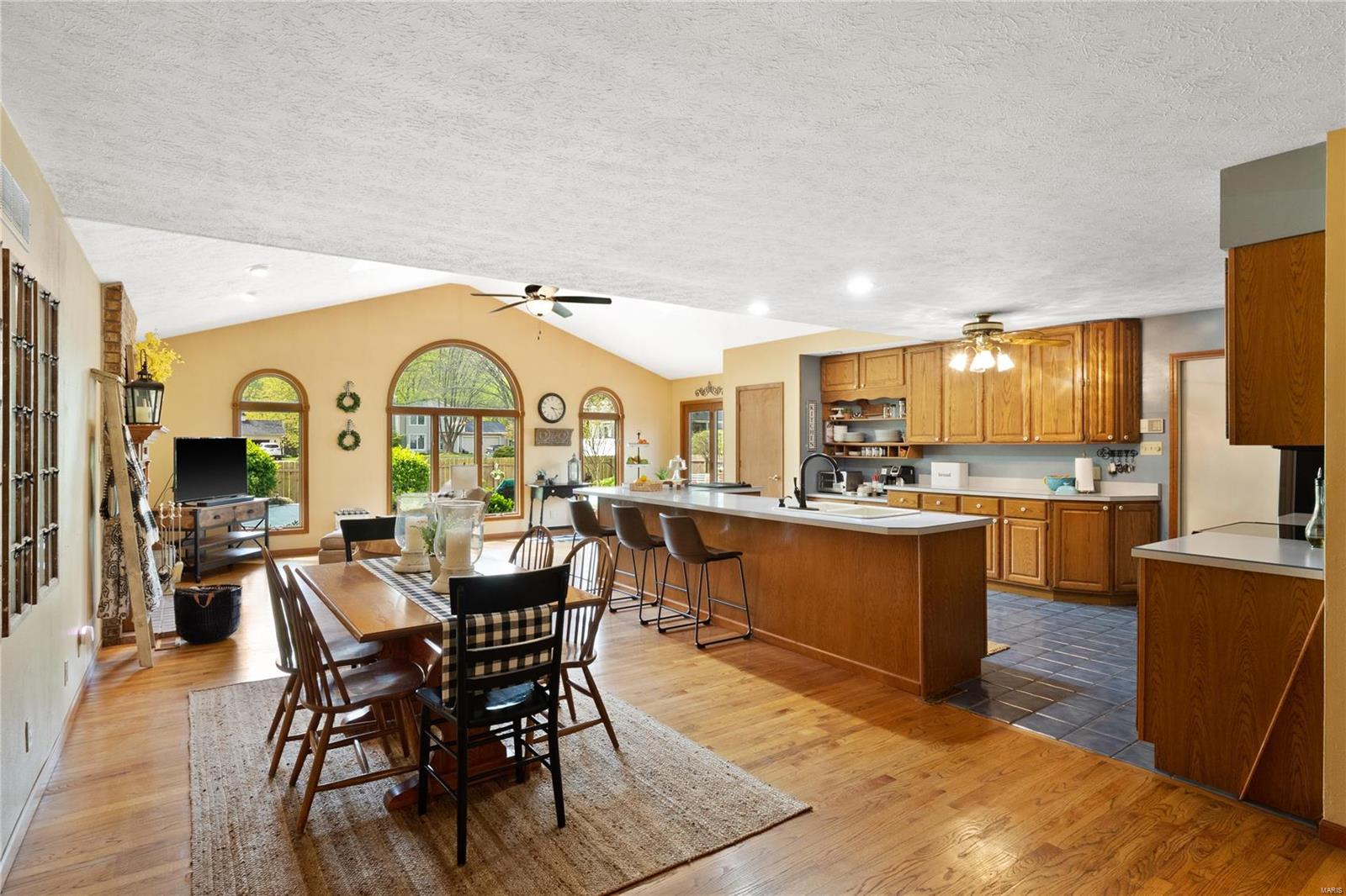 2003 Raintree Trail Collinsville, IL 62234 - Photo 3 of 36 Gallery Image 3