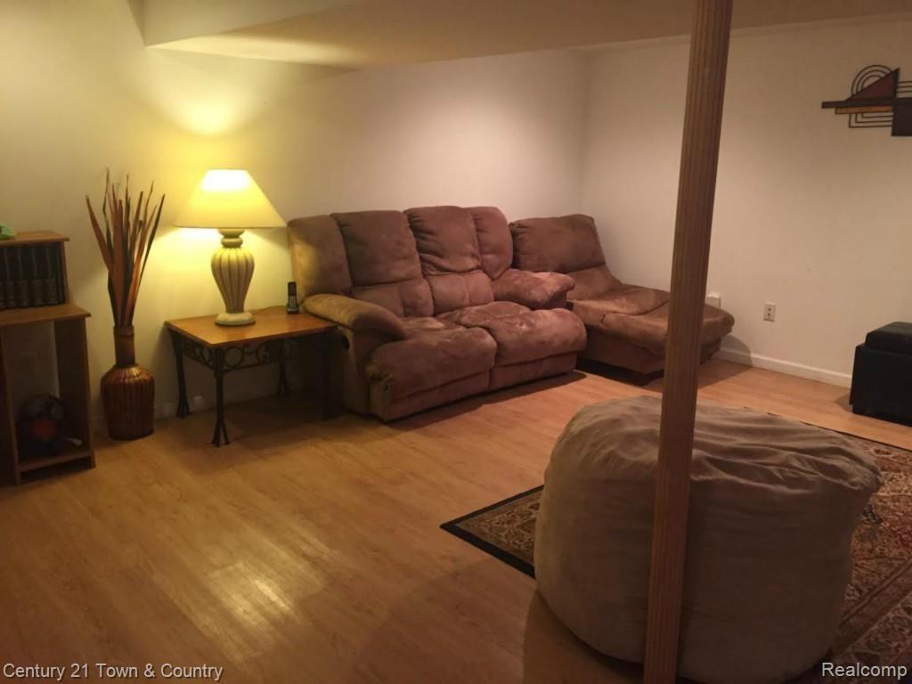 1637 Colony Drive Rochester, MI 48307 - Photo 17 of 20 Family Room II