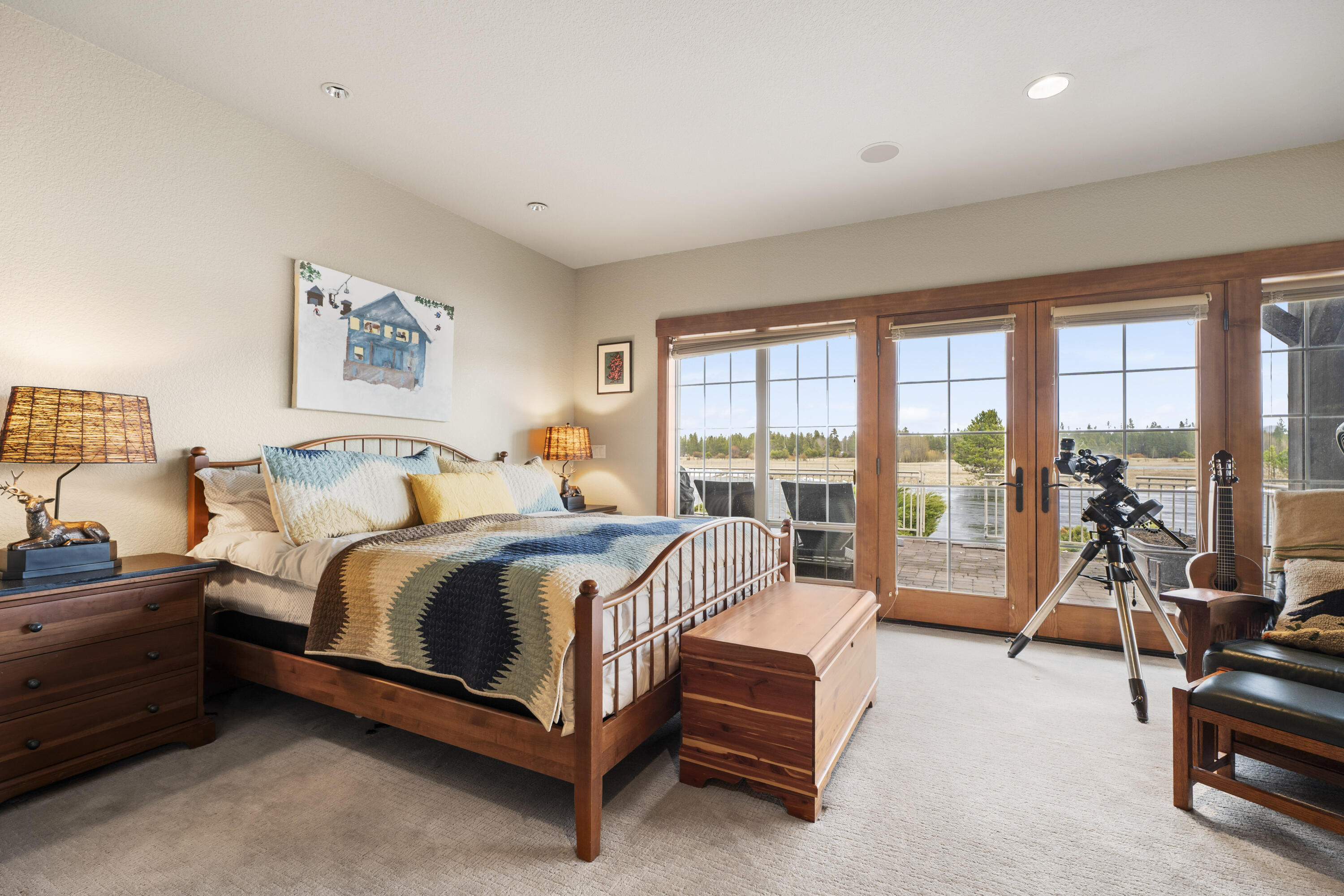 56902 River Road, Unit 6 Sunriver, OR 97707 - Photo 14 of 44 The primary suite is conveniently located on the ground floor.