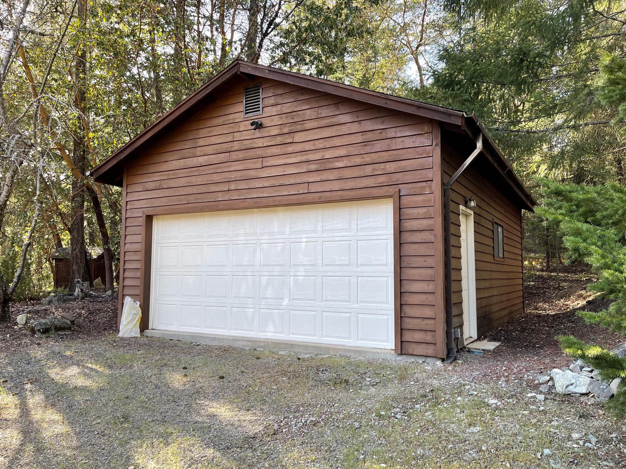 18798 North Applegate Road Grants Pass, OR 97527 - Photo 31 of 34 Garage/workshop