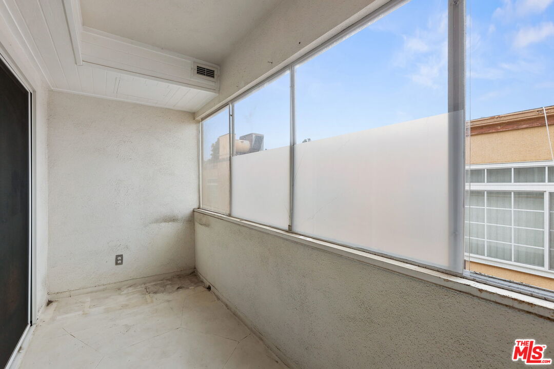 8710 Delgany Avenue, Unit 26 Playa del Rey, CA 90293 - Photo 12 of 25 a view of an empty room