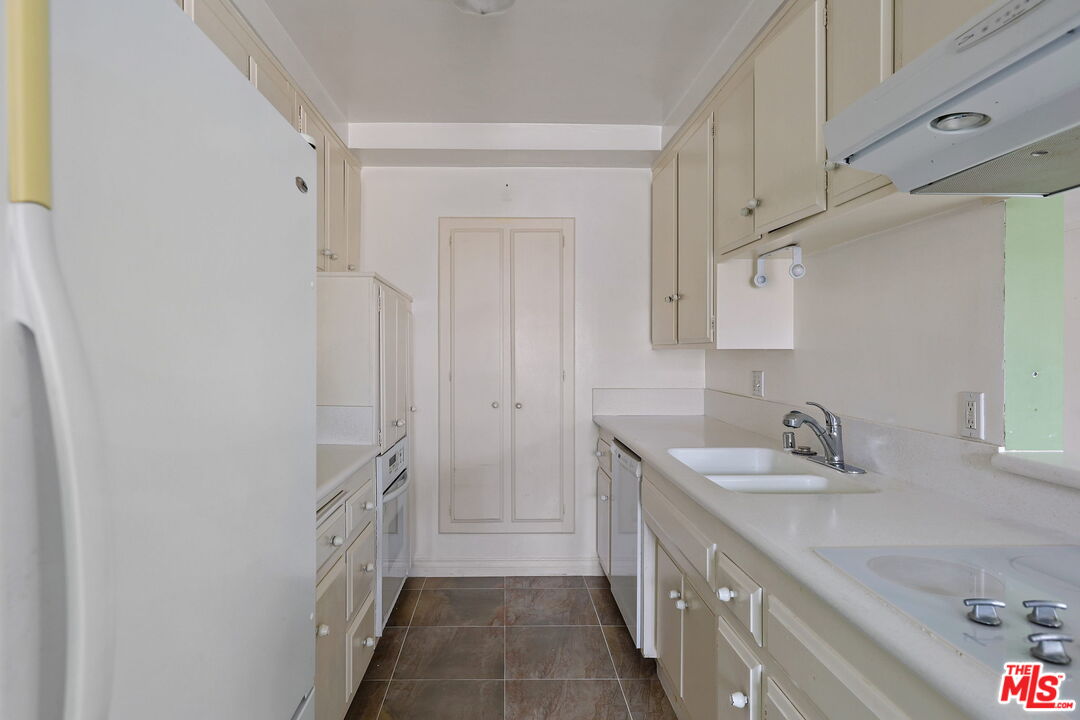 8710 Delgany Avenue, Unit 26 Playa del Rey, CA 90293 - Photo 13 of 25 a bathroom with a sink and a mirror