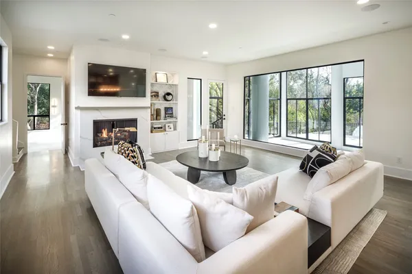 $6,300,000 | 10663 Memorial Drive, Houston, TX 77024