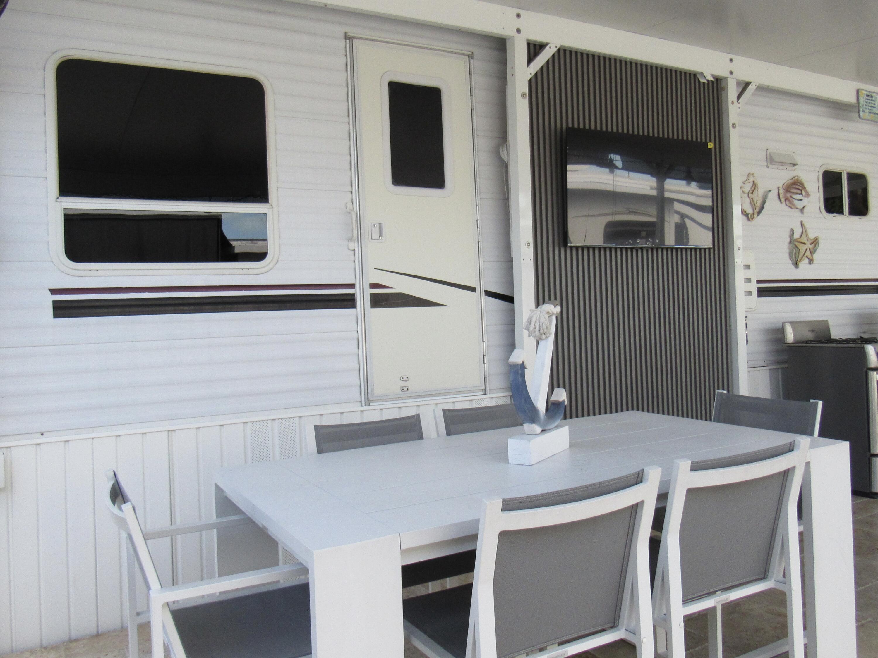325 Calusa Street, Unit 15 Key Largo, FL 33037 - Photo 10 of 32 a kitchen with a sink and microwave