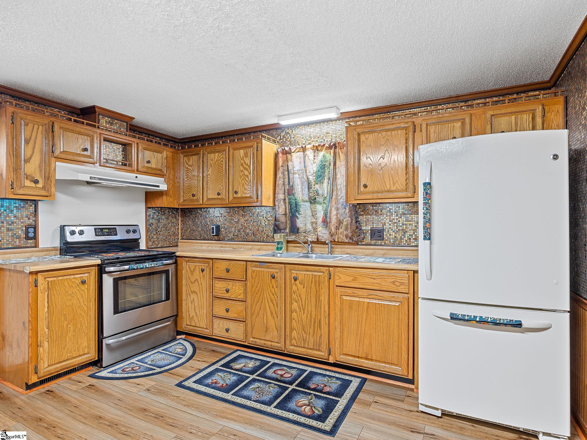 243 North Green River Road Gaffney, SC 29341 - Photo 10 of 36