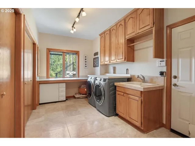 $1,350,000 | 6440 Northwest Sisters Place, Corvallis, OR 97330