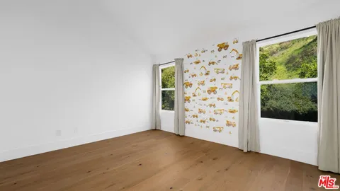 $2,100,000 | 696 Palisades Drive, Pacific Palisades, CA 90272