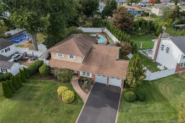 $825,000 | 21 East Hill Drive, Smithtown, NY 11787